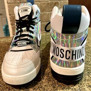 Moschino
Panelled High-Top Sneakers
Made in Italy